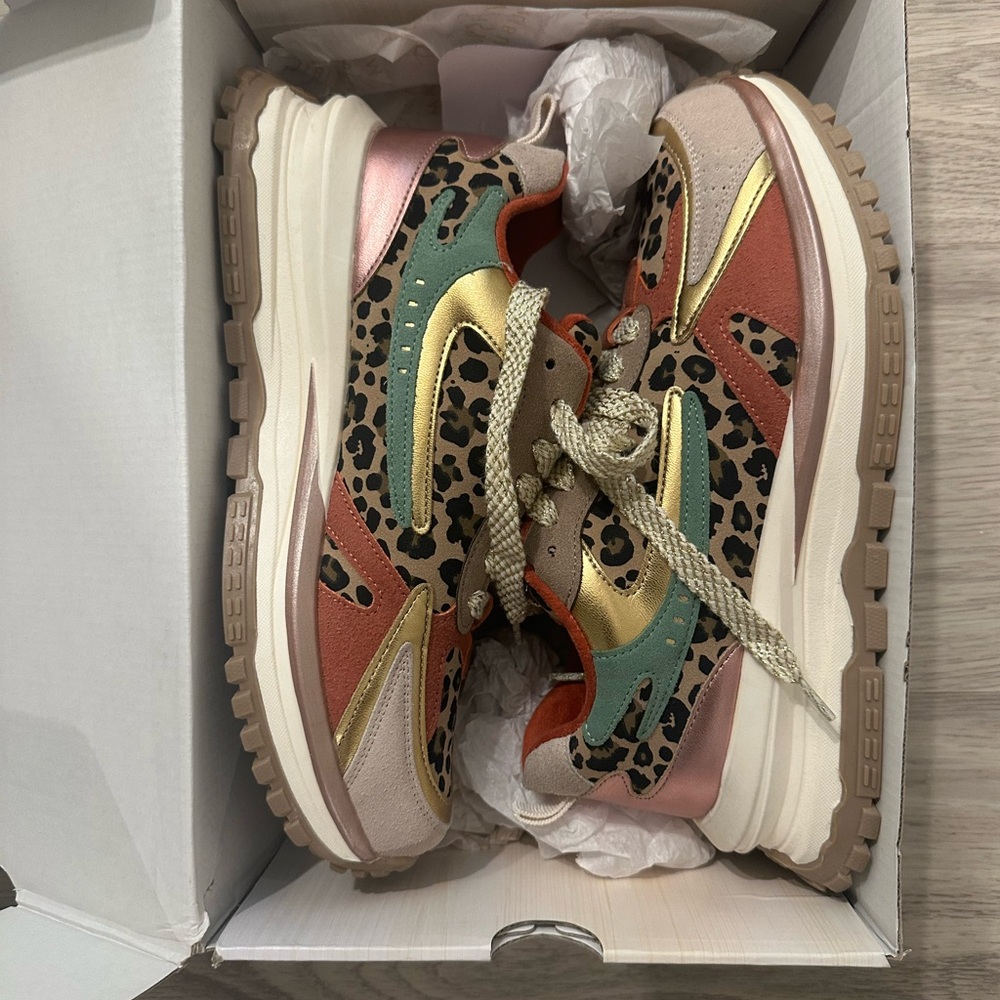 Stylish Leopard Print Sneakers with Gold Accents